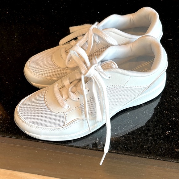 Easy Spirit Shoes - Easy Spirit Estourrun Athletic Sneakers White Shoes Womens 6 New in Box